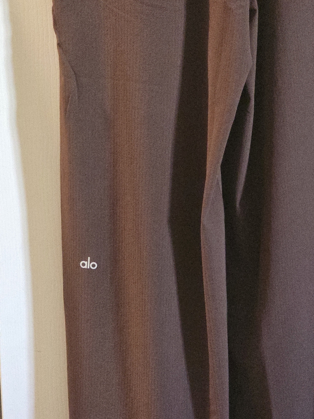 ALO Yoga Wide-Leg Pleated Trousers in Brown - Picture 4 of 7